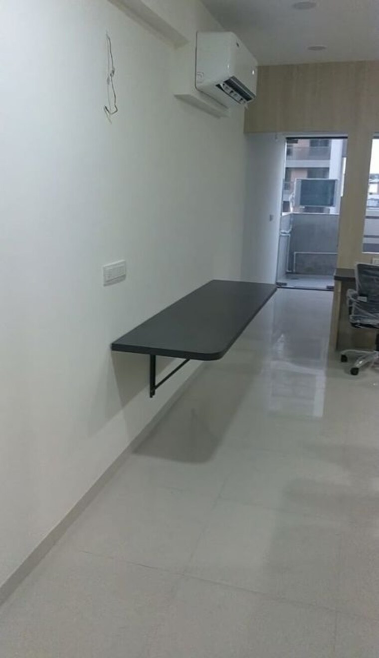 Room, sola Commercial Office Space 737 Sq.Ft. In Sola Ahmedabad 10571106