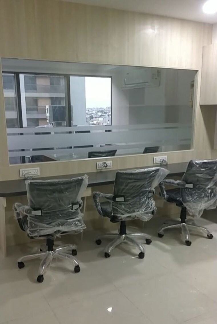 Team Area, sola Commercial Office Space 737 Sq.Ft. In Sola Ahmedabad 10571106