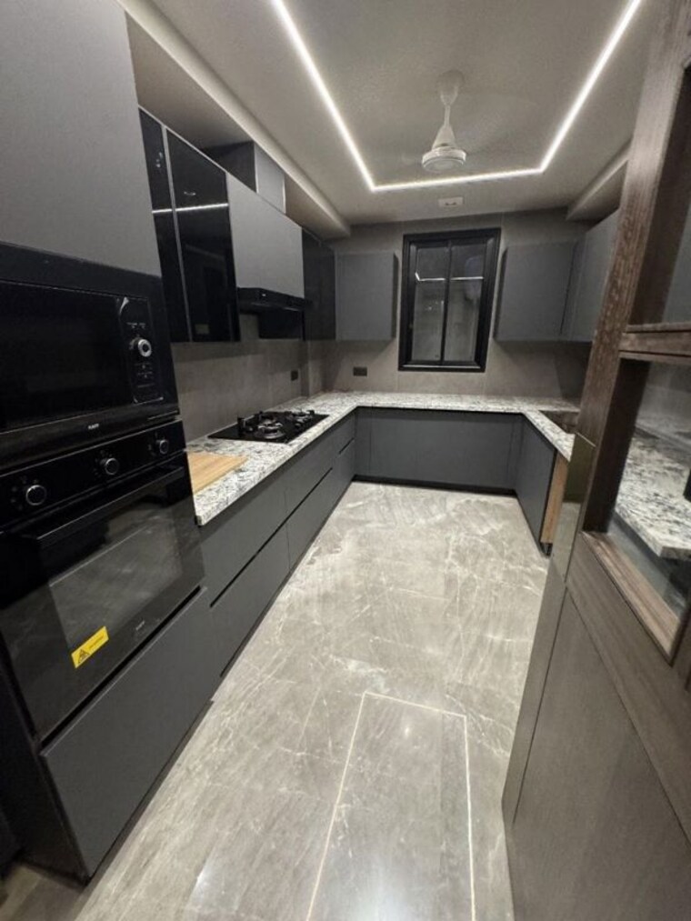Kitchen, south delhi 6 Bedroom 450 Sq.Yd. Villa In South Delhi Delhi 10571134