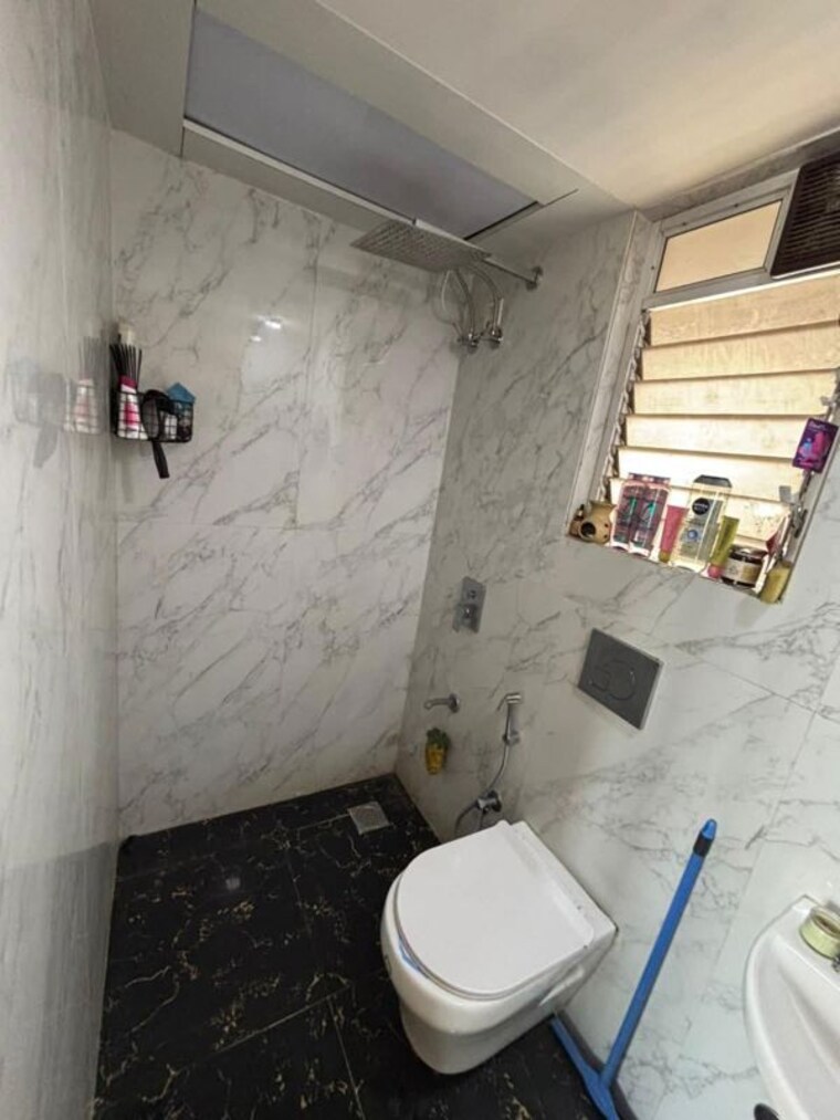 Bathroom, isa-royal-palace 1 Bedroom 500 Sq.Ft. Apartment In Prabhadevi Mumbai 10571143