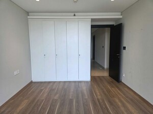 Room in 3.5 BHK Apartment at Panchshil Towers, Kharadi – for Rent