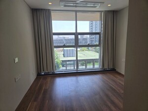 Room in 3.5 BHK Apartment at Panchshil Towers, Kharadi – for Rent