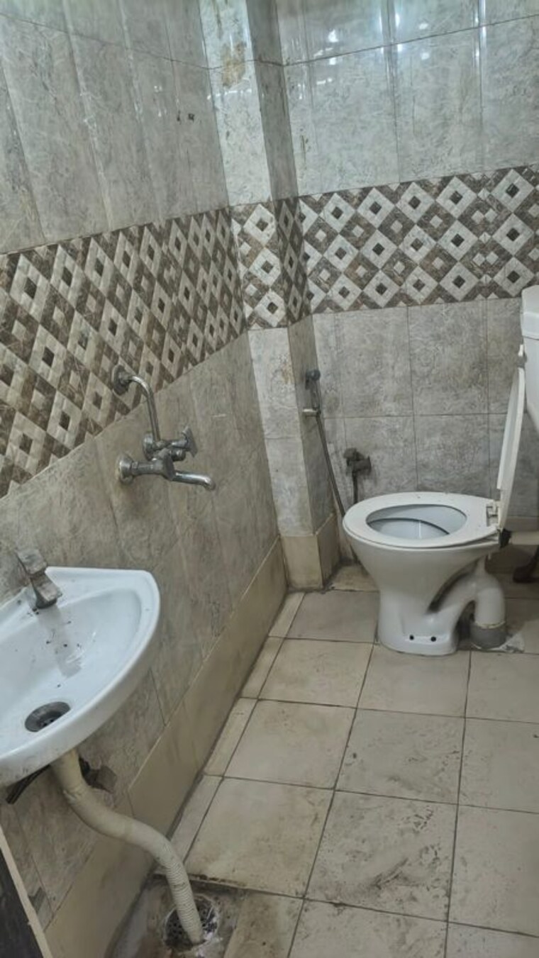 Bathroom, neb sarai 2 Bedroom 850 Sq.Ft. Builder Floor In Neb Sarai Delhi 10571168