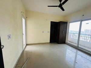 Room in 3 BHK Apartment at Ansal Crown Heights, Sector 80 – for Rent