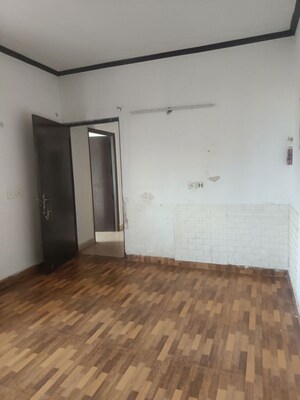 Room in 3.5 BHK Apartment at Gardenia Golf City, Sector 75 – for Rent