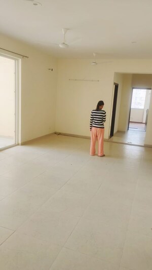 Room in 3 BHK Apartment at Sushma Crescent, Dhakoli – for Sale