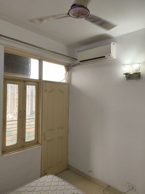 Room in 2.5 BHK Apartment at Tulip Orange, Sector 70 – for Rent