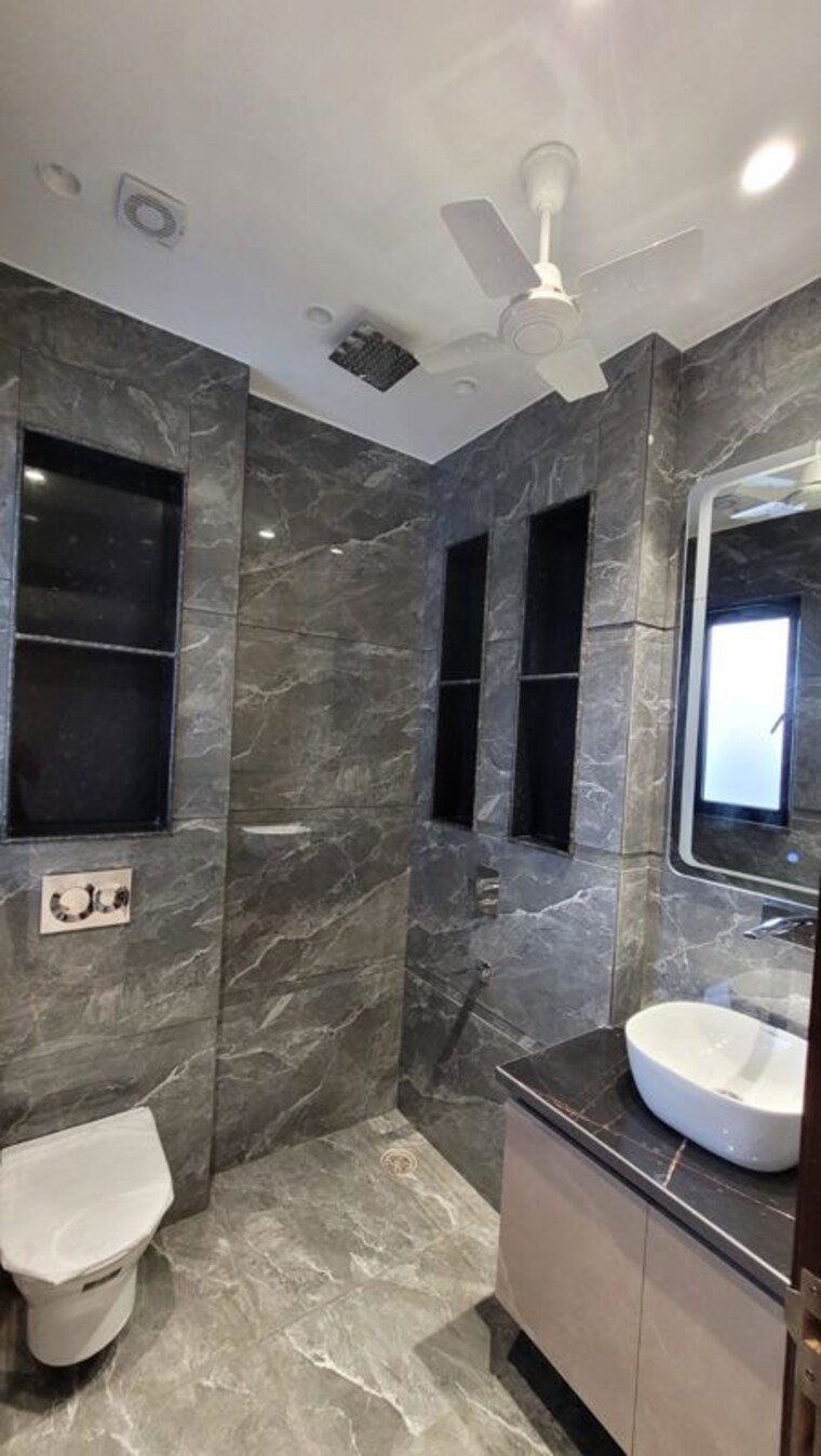 Bathroom, whispering-meadows 3 Bedroom 215 Sq.Yd. Builder Floor In Sector 43 Gurgaon 10571205