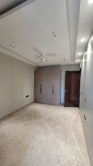 Room in 3 BHK Builder Floor at Whispering Meadows, Sector 43 – for Rent