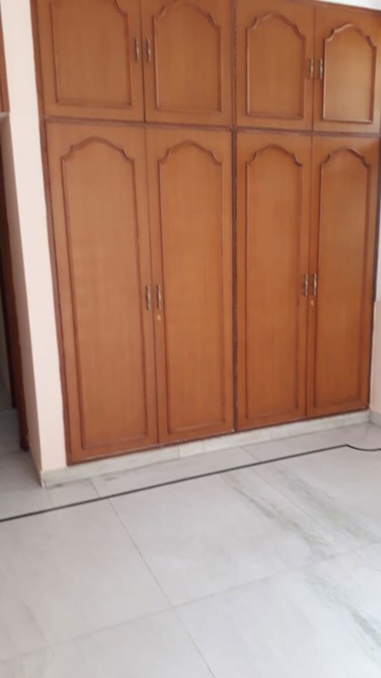 Bedroom, dlf-green-avenue 3 Bedroom 360 Sq.Yd. Independent House In Dlf Phase iv Gurgaon 10571213