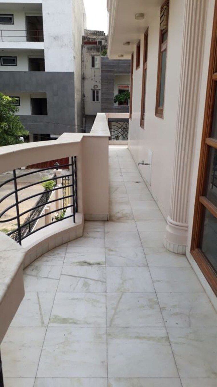 Balcony, dlf-green-avenue 3 Bedroom 360 Sq.Yd. Independent House In Dlf Phase iv Gurgaon 10571213