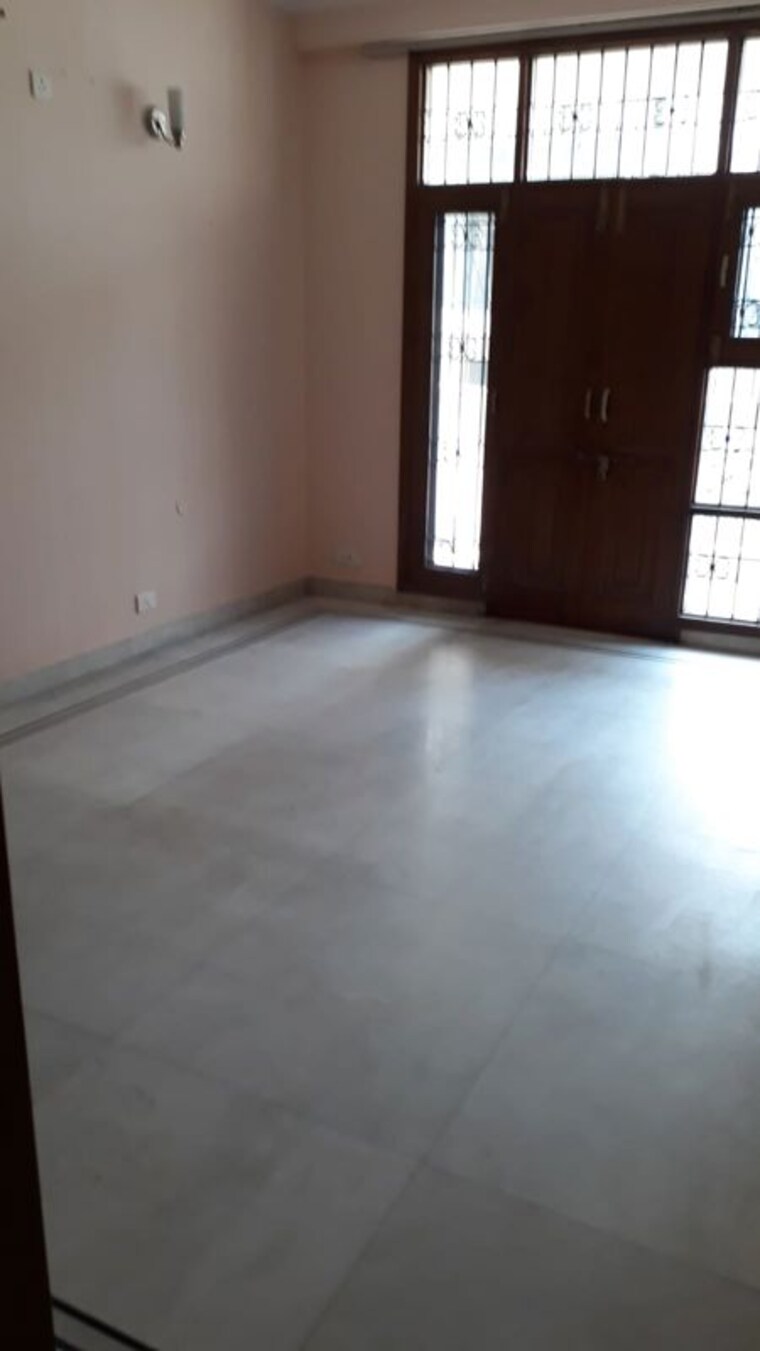 Room, dlf-green-avenue 3 Bedroom 360 Sq.Yd. Independent House In Dlf Phase iv Gurgaon 10571213