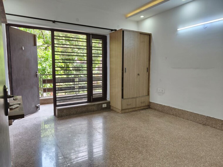 Room, dlf-green-avenue 3 Bedroom 360 Sq.Yd. Independent House In Dlf Phase iv Gurgaon 10571213