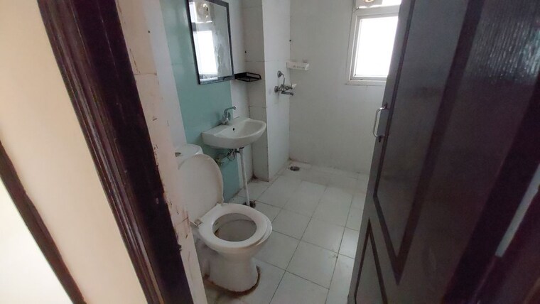 Bathroom, saviour-park 3 Bedroom 1505 Sq.Ft. Apartment In Mohan Nagar Ghaziabad 10571224