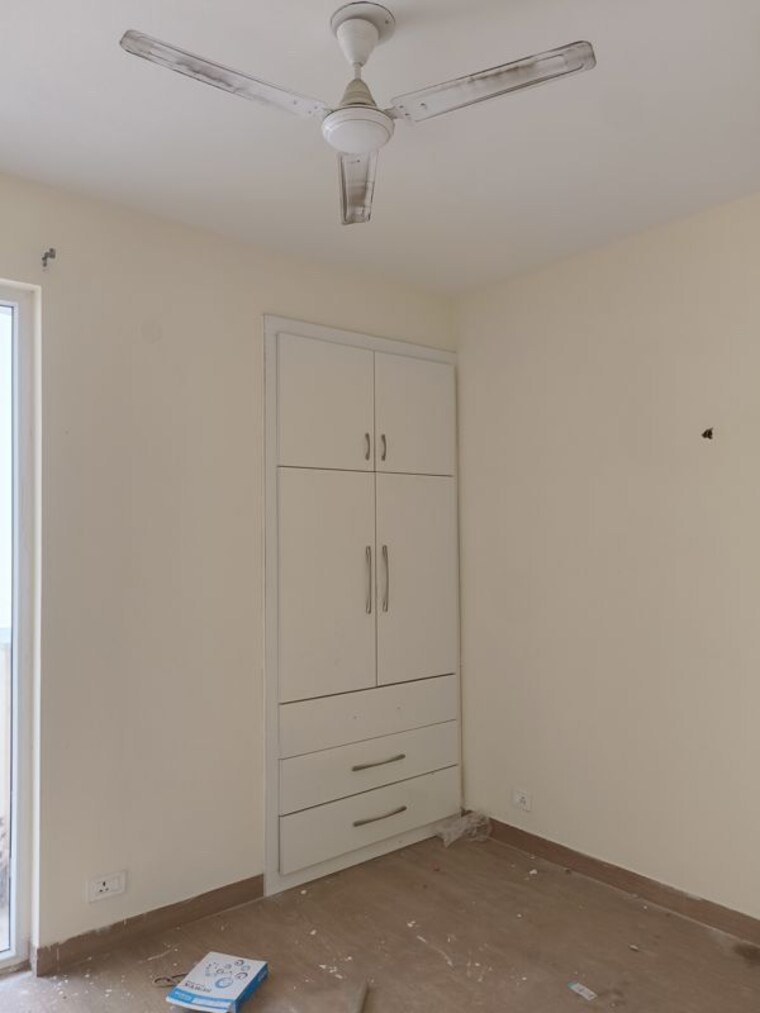 Room, emaar-palm-hills 3.5 Bedroom 1550 Sq.Ft. Apartment In Sector 77 Gurgaon 10571209