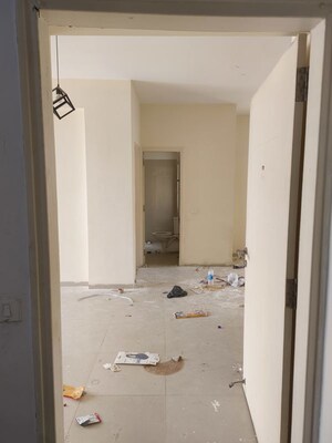 Room in 3.5 BHK Apartment at Emaar Palm Hills, Sector 77 – for Rent