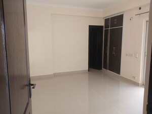 Room in 3.5 BHK Apartment at Saviour Park, Mohan Nagar – for Rent