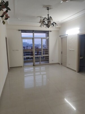 Room in 3 BHK Apartment at Eldeco Green Meadows, Pi Greater Noida – for Rent