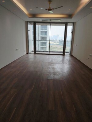 Room in 4 BHK Apartment at Panchshil Towers, Kharadi – for Rent
