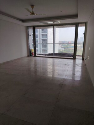 Room in 4 BHK Apartment at Panchshil Towers, Kharadi – for Rent