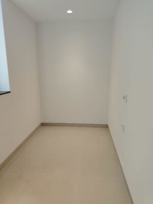 Room in 4 BHK Apartment at Panchshil Towers, Kharadi – for Rent