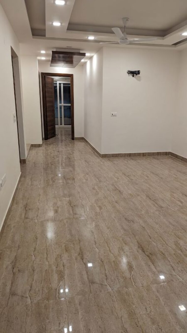 Room, sector 76 4 Bedroom 3750 Sq.Ft. Apartment In Sector 76 Faridabad 10570843