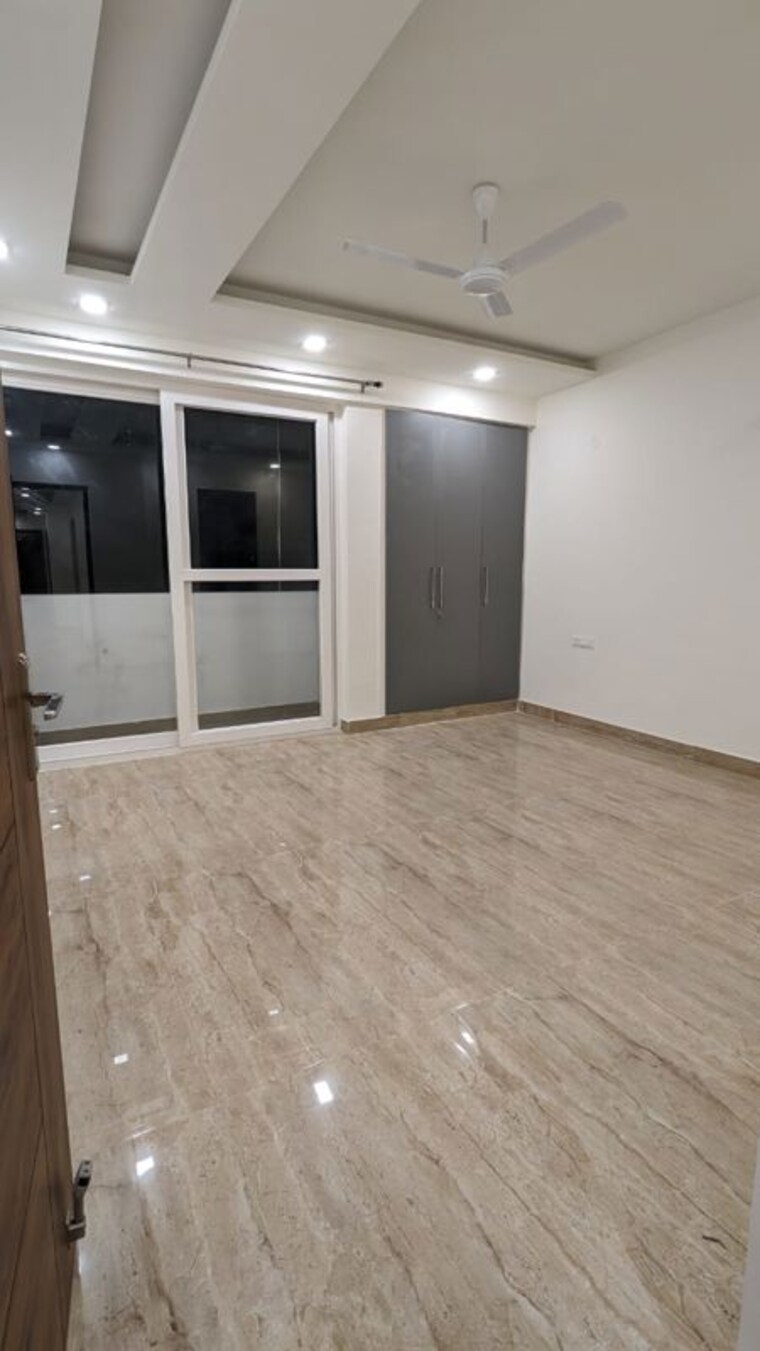 Room, sector 76 4 Bedroom 3750 Sq.Ft. Apartment In Sector 76 Faridabad 10570843