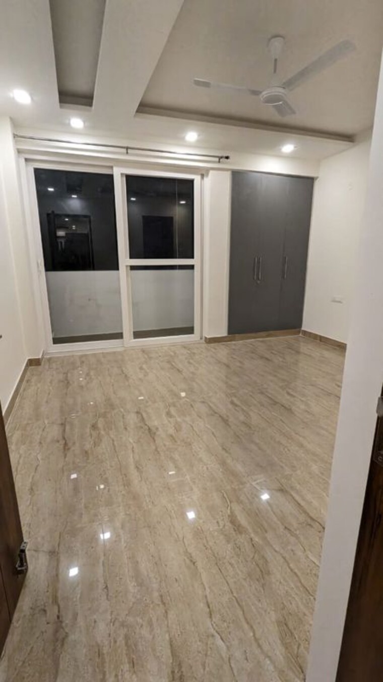 Room, sector 76 4 Bedroom 3750 Sq.Ft. Apartment In Sector 76 Faridabad 10570843