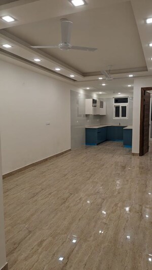 Room in 4 BHK Apartment at Sector 76 – for Sale