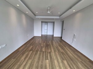 Room in 4 BHK Apartment at Panchshil Towers, Kharadi – for Rent