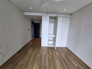 Room in 4 BHK Apartment at Panchshil Towers, Kharadi – for Rent