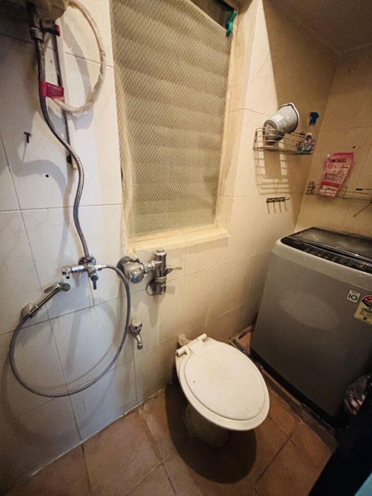 Bathroom, marathon-cosmos 2 Bedroom 890 Sq.Ft. Apartment In Mulund West Mumbai 10571249
