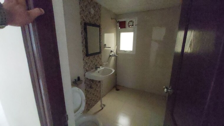 Bathroom, saviour-park 2.5 Bedroom 1265 Sq.Ft. Apartment In Mohan Nagar Ghaziabad 10571260