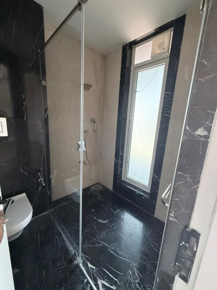 Bathroom, windsor-grande-residences 6+ Bedroom 4600 Sq.Ft. Apartment In Andheri West Mumbai 10571263