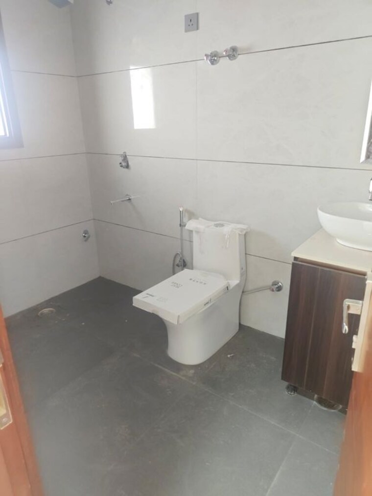Washroom, green fields colony 3 Bedroom 1200 Sq.Ft. Builder Floor In Green Fields Colony Faridabad 10571271