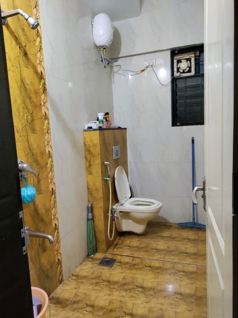 Bathroom, magarpatta-sylvania 2 Bedroom 800 Sq.Ft. Apartment In Hadapsar Pune 10571304