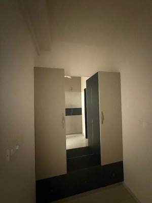 Room in 3 BHK Apartment at Rajapushpa Provincia, Narsingi – for Rent