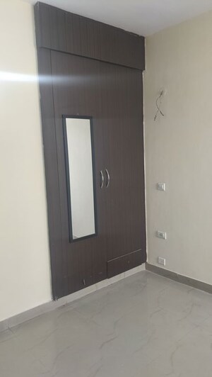 Room in 2.5 BHK Apartment at SRS Royal Hills, Sector 87 – for Sale