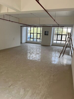 Room in  Showroom at Bandra West – for Rent