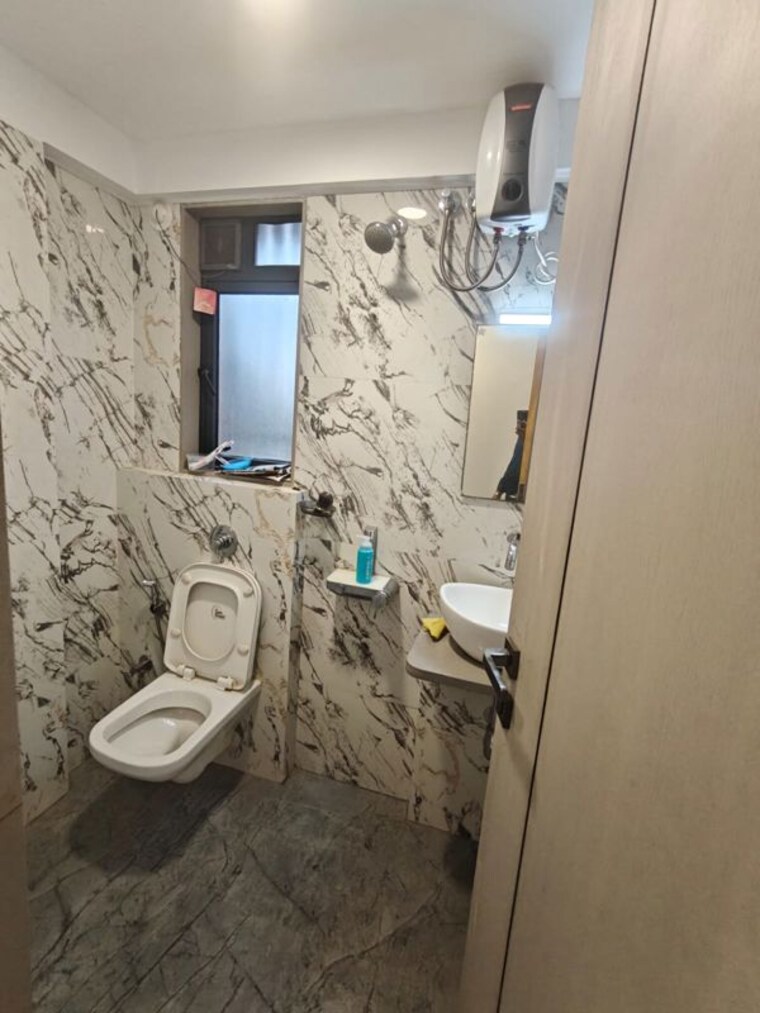 Bathroom, gurukrupa-divyam 3 Bedroom 950 Sq.Ft. Apartment In Ghatkopar East Mumbai 10571472