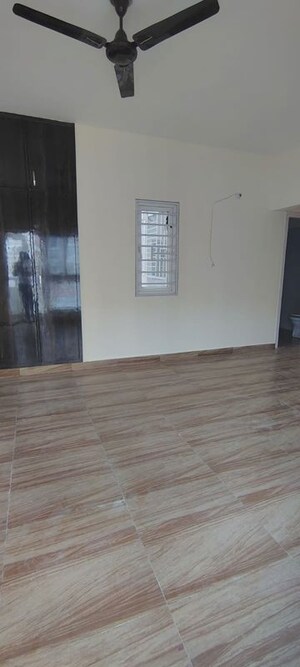 Room in 2 BHK Apartment at UPAEVP Mandakini Enclave, Raebareli Road – for Rent