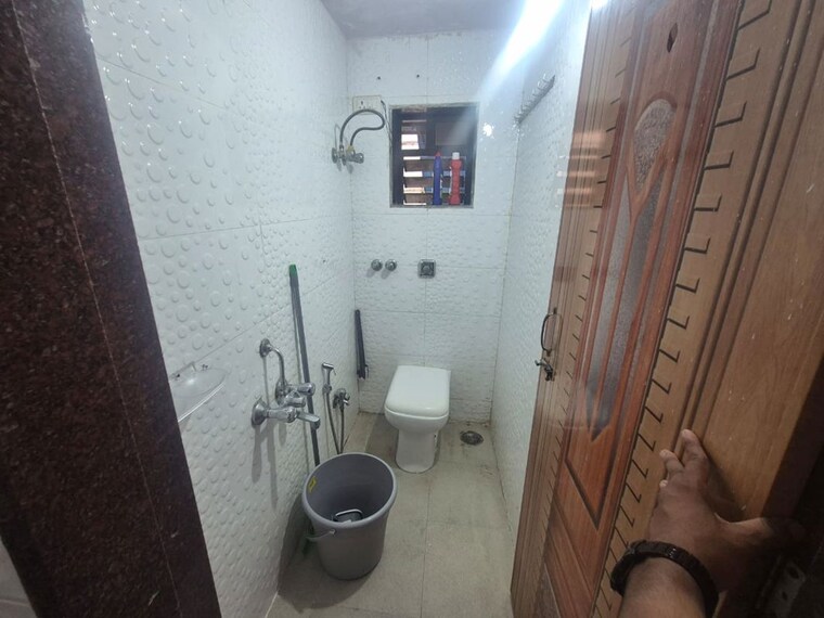Bathroom, vile parle west Pg For Boys & Girls In Vile Parle West 10571561