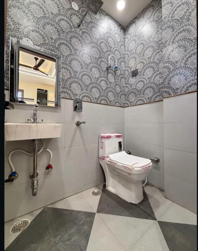 Bathroom, dwarka mor 2 Bedroom 650 Sq.Ft. Builder Floor In Dwarka Mor Delhi 10571577