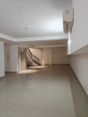 Room in 5 BHK Villa at Emaar Marbella, Sector 66 – for Rent