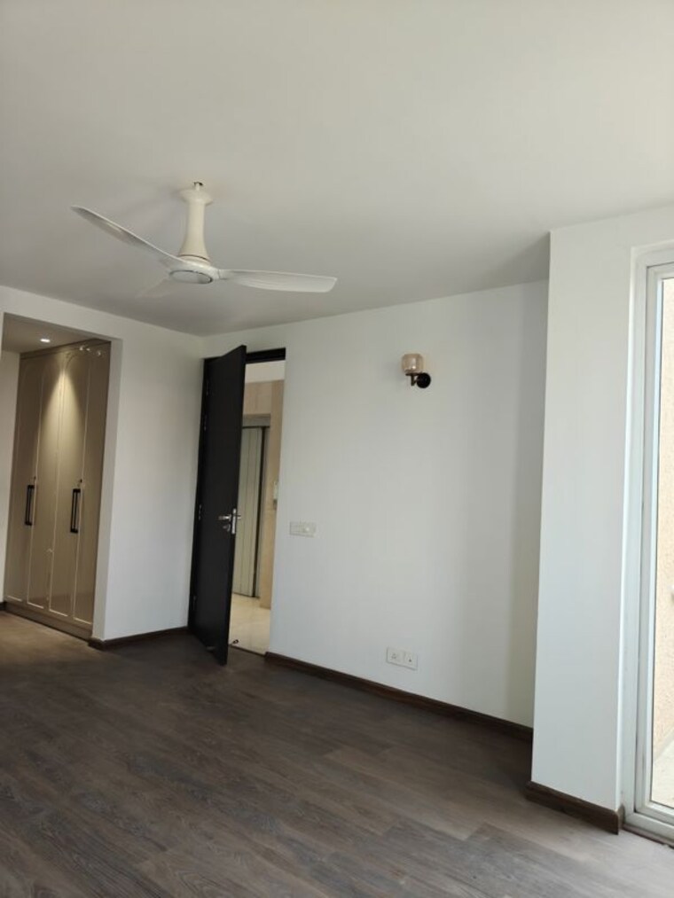 Room, emaar-marbella 5 Bedroom 5000 Sq.Ft. Villa In Sector 66 Gurgaon 10571590