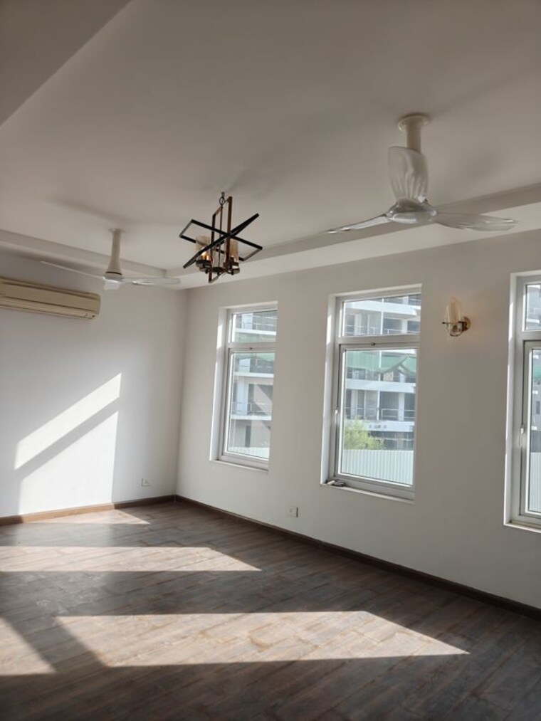 Room, emaar-marbella 5 Bedroom 5000 Sq.Ft. Villa In Sector 66 Gurgaon 10571590