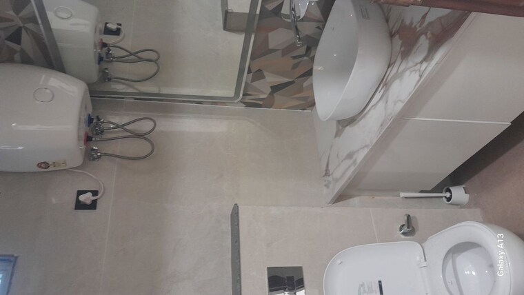 Bathroom, unitech-south-city-ii 3 Bedroom 2150 Sq.Ft. Builder Floor In Sector 50 Gurgaon 10571602