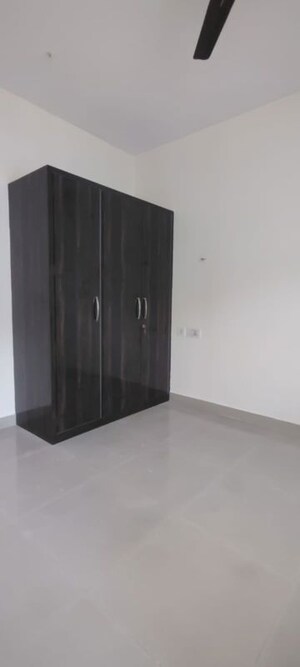 Room in 2 BHK Apartment at UPAEVP Mandakini Enclave, Raebareli Road – for Rent