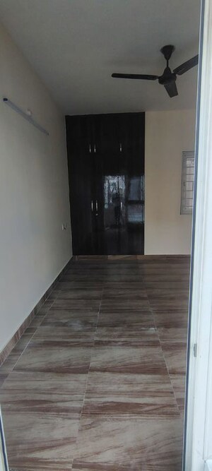 Room in 2 BHK Apartment at UPAEVP Mandakini Enclave, Raebareli Road – for Rent