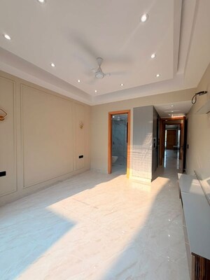 Room in 3 BHK Builder Floor at Sector 10a – for Sale